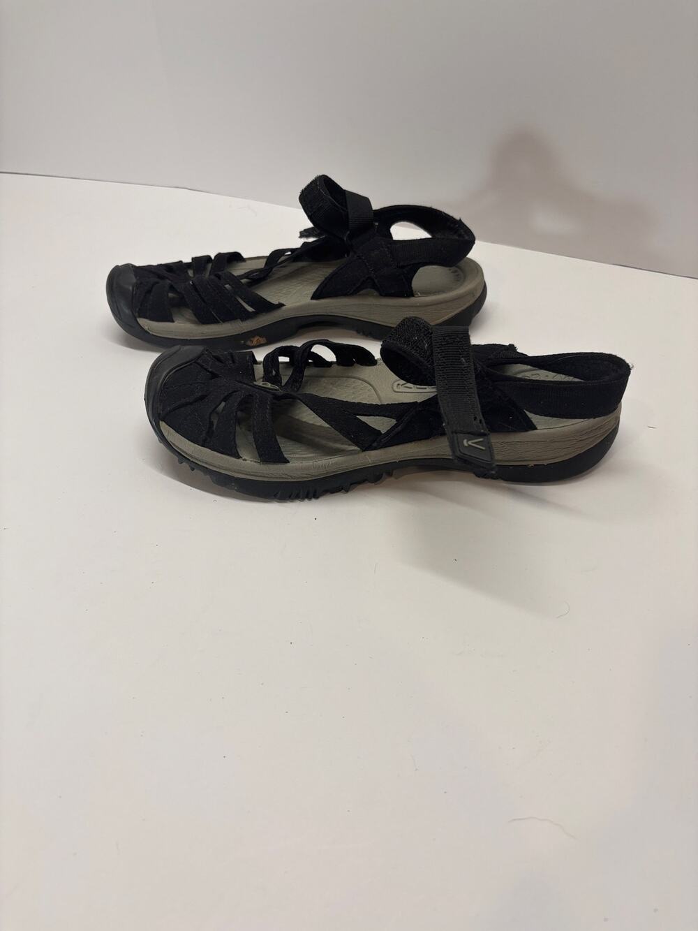 KEEN Women’s Size 8 Black Gray Outdoor Sport Sandals Adjustable Strap